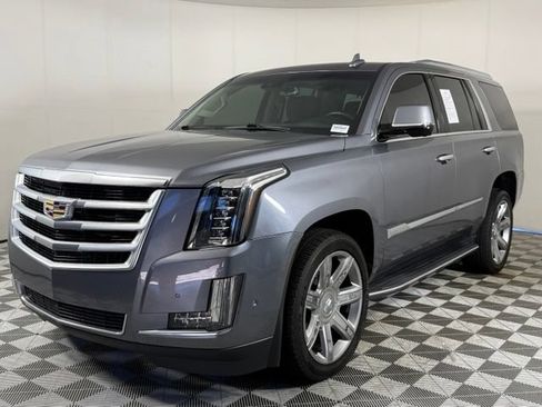 Used 2019 Cadillac Escalade Luxury AWD/4WD image 2