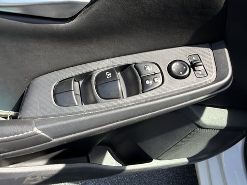 Used 2024 Nissan Sentra SV FWD image 17