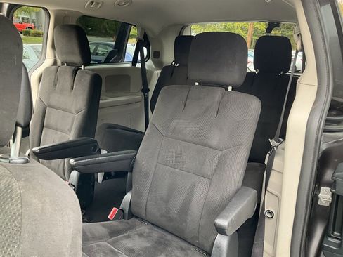 Used 2015 Dodge Grand Caravan SXT image 15