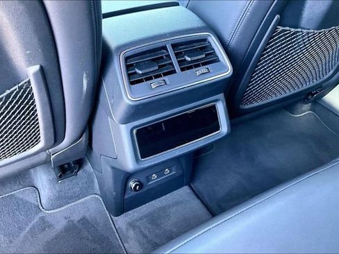 Used 2022 Audi e-tron Premium Plus w/ Premium Plus Package image 25