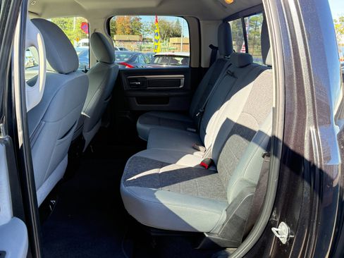 Used 2018 RAM 1500 Classic SLT w/ Luxury Group image 28