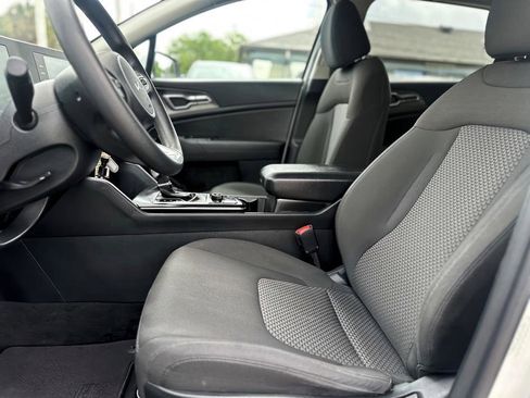 Used 2023 Kia Sportage LX image 16