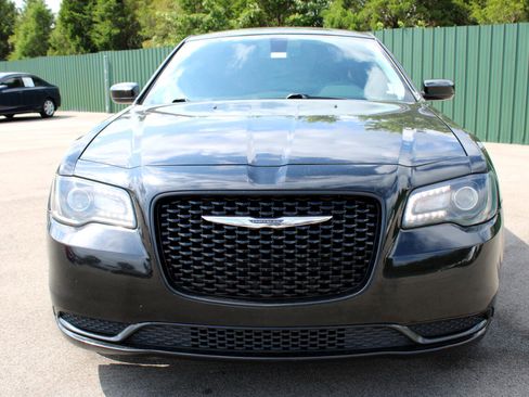 Used 2018 Chrysler 300 Touring w/ Sport Appearance Package image 2