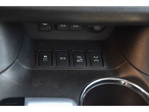 Used 2019 Toyota Highlander XLE AWD/4WD image 39
