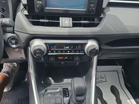 Used 2019 Toyota RAV4 XLE w/ Convenience Package FWD image 15