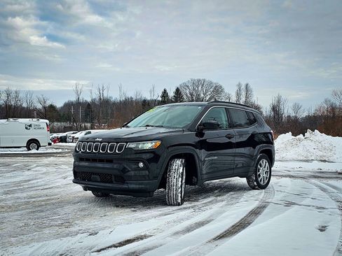 Used 2022 Jeep Compass Latitude image 8