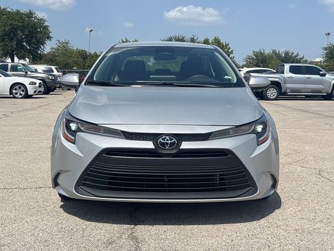 Used 2025 Toyota Corolla LE FWD image 2