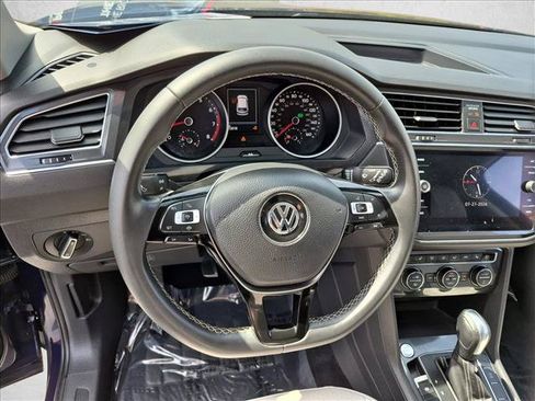 Used 2021 Volkswagen Tiguan SE FWD image 11