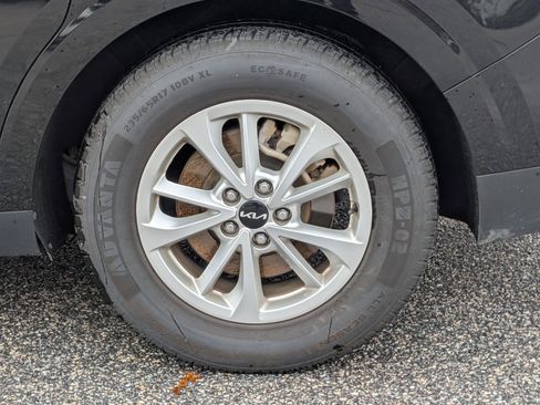 Used 2024 Kia Carnival LX image 9