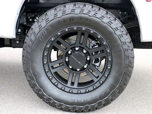 New 2026 Ford F250 Lariat w/ Black Appearance Package image 8