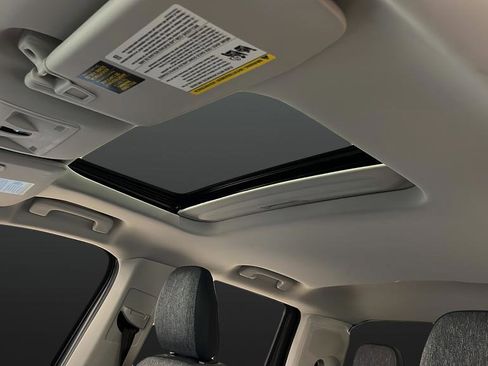 Used 2025 Ford Maverick XLT w/ Equipment Group 301A image 4