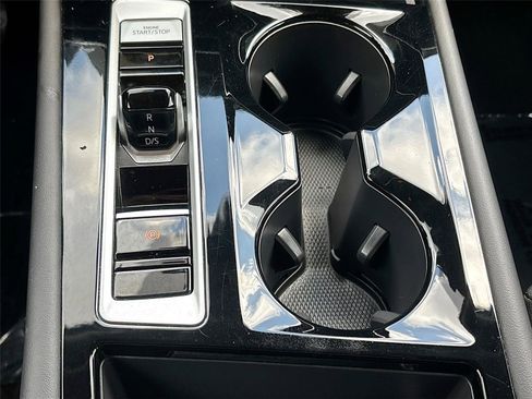Used 2025 Volkswagen Atlas SE FWD image 17