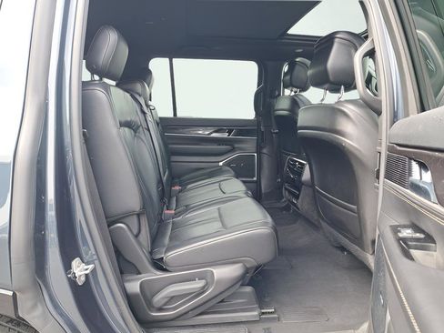 Used 2023 Jeep Wagoneer 4WD w/ Premium Group I image 14