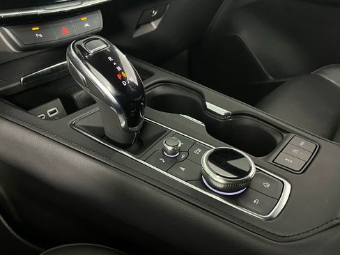 Used 2024 Cadillac XT4 Premium Luxury image 19