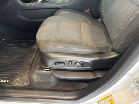 Used 2018 Chevrolet Traverse LT image 8