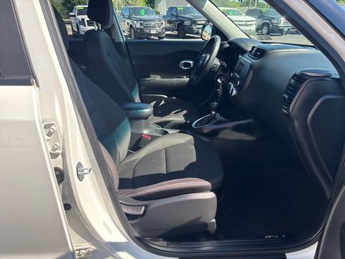 Used 2017 Kia Soul FWD image 14