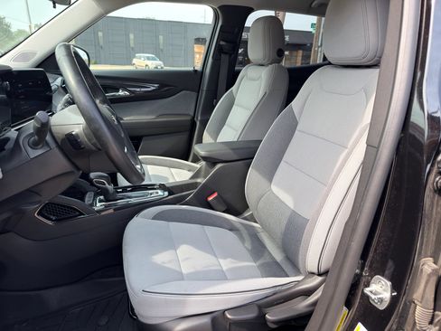 Used 2025 Chevrolet TrailBlazer LT w/ LT Cold Weather Package FWD image 20