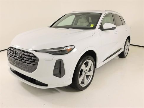 Certified 2025 Audi Q5 Premium Plus w/ Premium Plus image 1