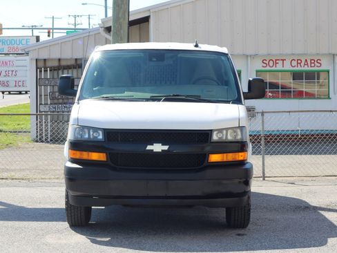 Used 2020 Chevrolet Express 3500 w/ Driver Convenience Package RWD image 2