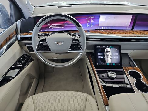 Certified 2026 Cadillac Escalade Platinum Sport w/ LPO, ONYX Package AWD/4WD image 17