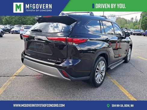 Used 2022 Toyota Highlander Platinum AWD/4WD image 3