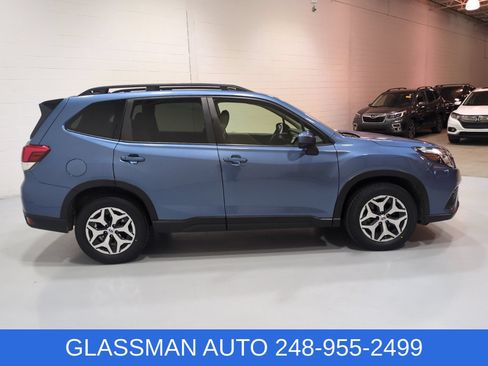 Used 2024 Subaru Forester Premium AWD/4WD image 2