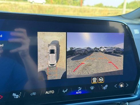 New 2026 Chevrolet Equinox EV LT image 16