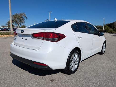 Certified 2017 Kia Forte LX w/ LX Popular Package image 5