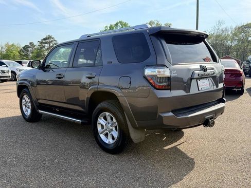 Used 2016 Toyota 4Runner SR5 image 4