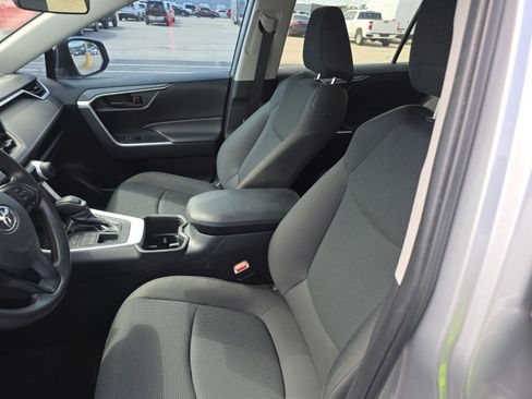 Used 2023 Toyota RAV4 LE AWD/4WD image 9
