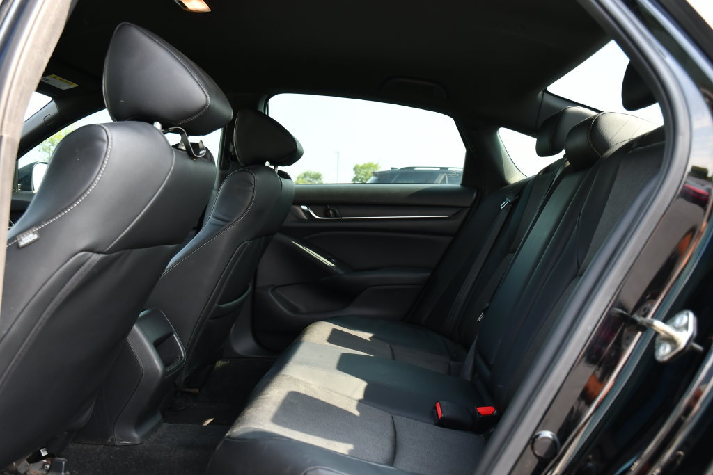 Used 2018 Honda Accord Sport image 18