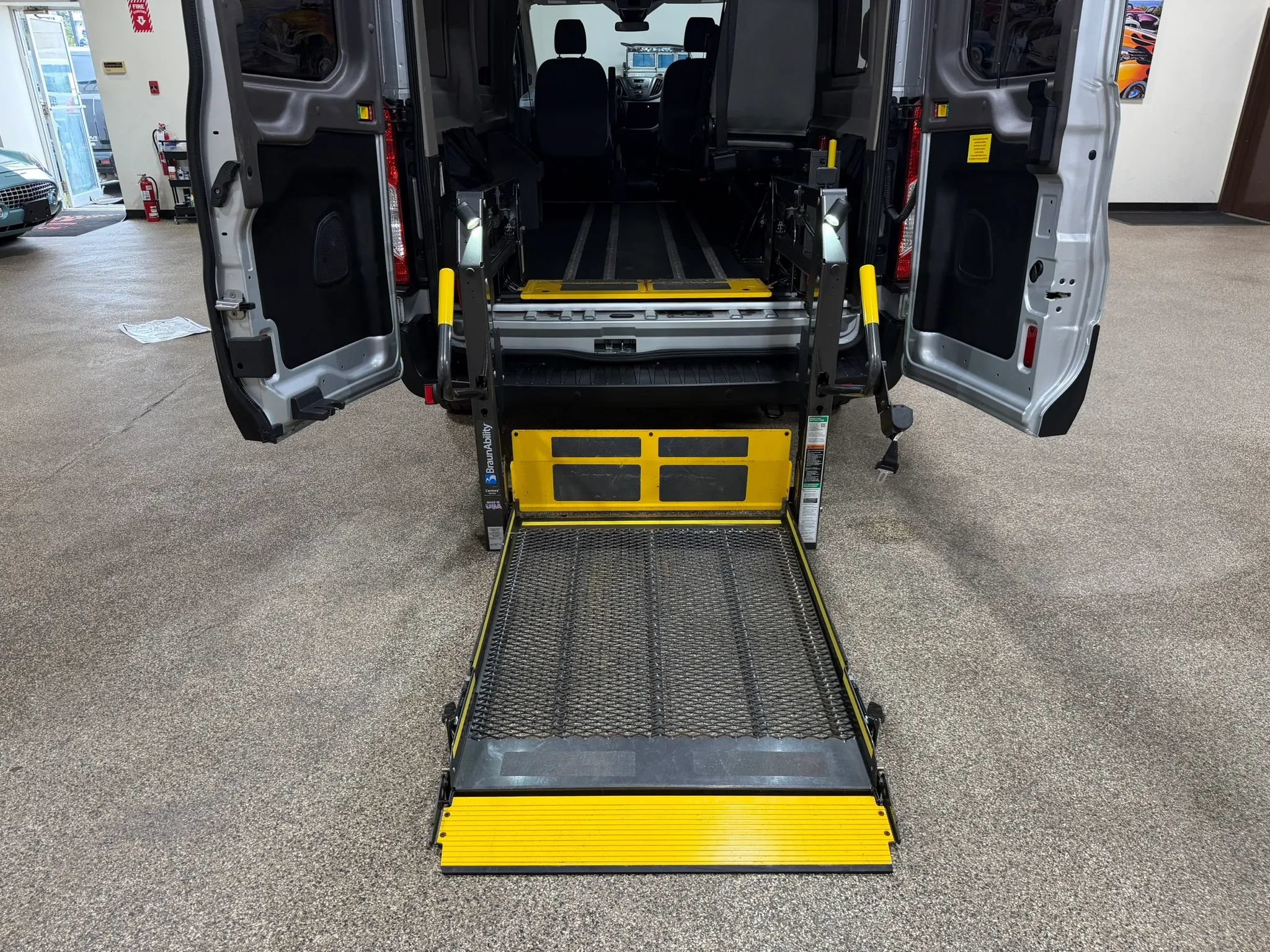 Used 2019 Ford Transit 250 148 Medium Roof RWD image 57