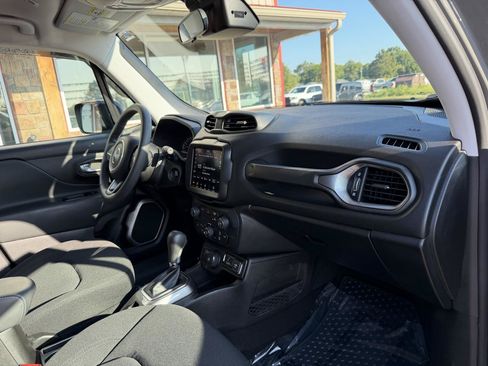 Used 2022 Jeep Renegade Sport w/ Sport Appearance Group AWD/4WD image 21