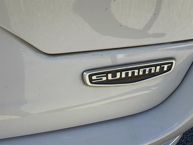 Used 2023 Jeep Grand Cherokee Summit w/ Luxury Tech Group V AWD/4WD image 16