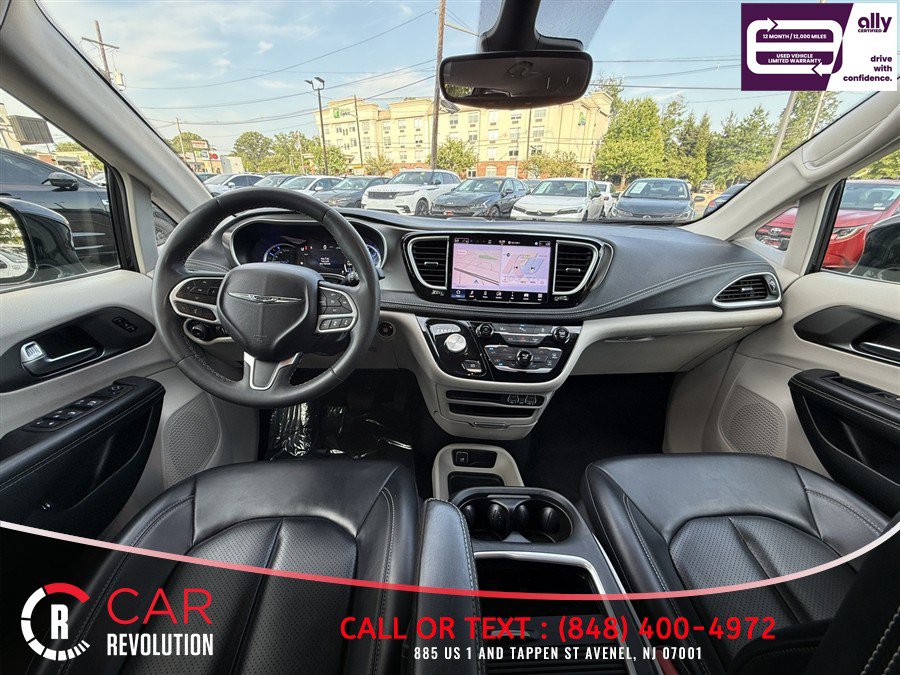Used 2024 Chrysler Pacifica Limited FWD image 13