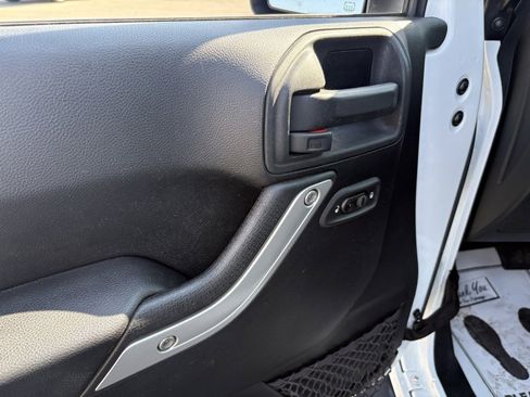 Used 2015 Jeep Wrangler Unlimited Sahara w/ Connectivity Group image 34