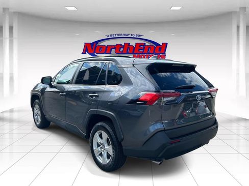 Used 2021 Toyota RAV4 LE AWD/4WD image 5