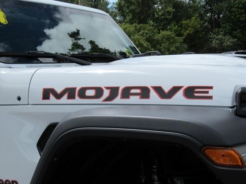 Certified 2024 Jeep Gladiator Mojave w/ Technology Group image 9