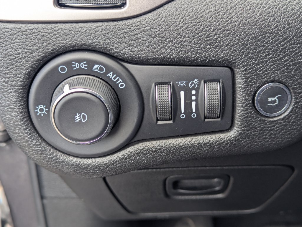 Used 2021 Jeep Cherokee Limited AWD/4WD image 22