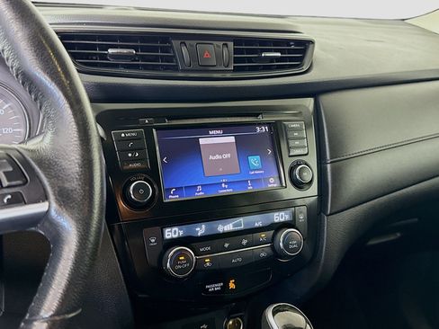 Used 2018 Nissan Rogue SV image 18