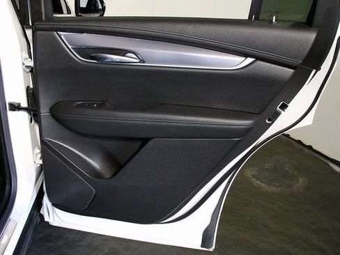 Used 2023 Cadillac XT6 Luxury image 32