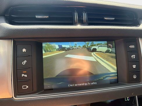Used 2018 Jaguar XF Premium RWD image 24