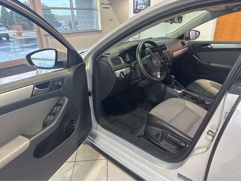 Used 2013 Volkswagen Jetta SE image 15