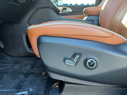 Used 2024 Chrysler Pacifica Pinnacle image 11