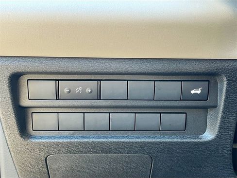 New 2025 Mitsubishi Outlander SE image 10