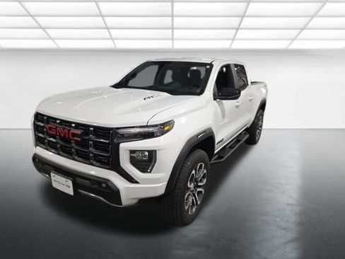 Used 2024 GMC Canyon AT4 w/ AT4 Premium Package AWD/4WD image 9