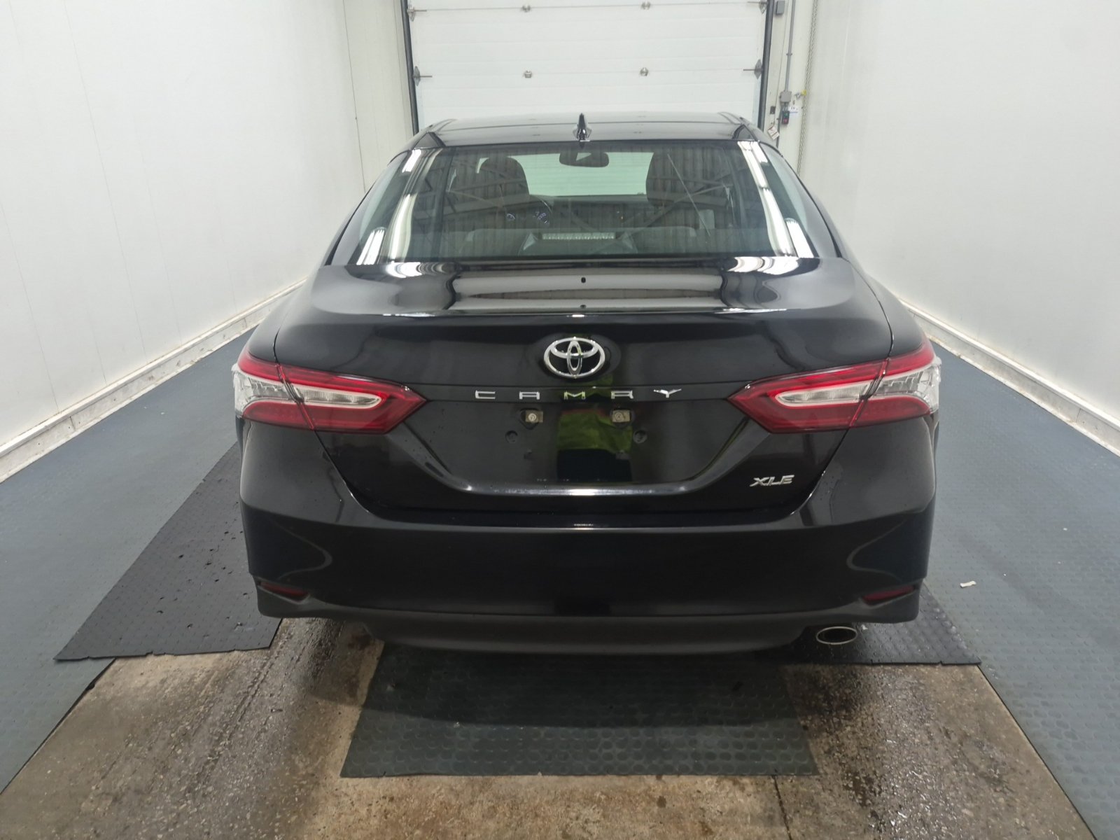Used 2020 Toyota Camry XLE FWD image 9