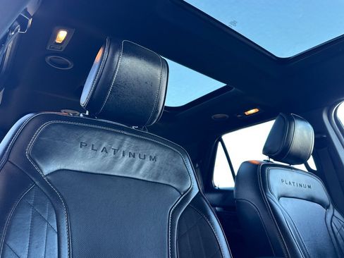 Used 2018 Ford Explorer Platinum image 19