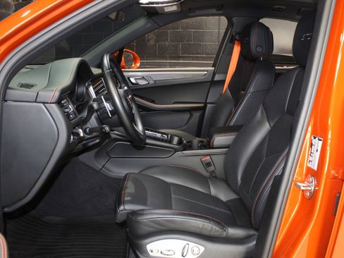 Used 2023 Porsche Macan GTS w/ Premium Package Plus image 37