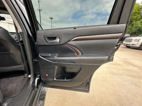 Used 2015 Toyota Highlander Limited FWD image 37